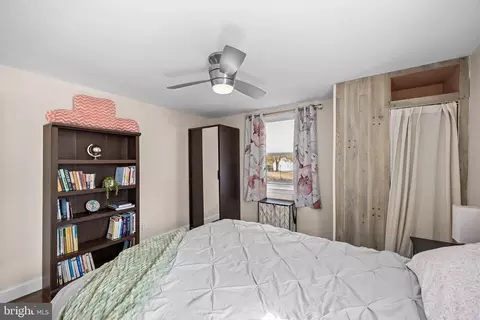Bedroom - 2 Gainor Ave, Maple Shade, NJ 08052 photo 3 of 6