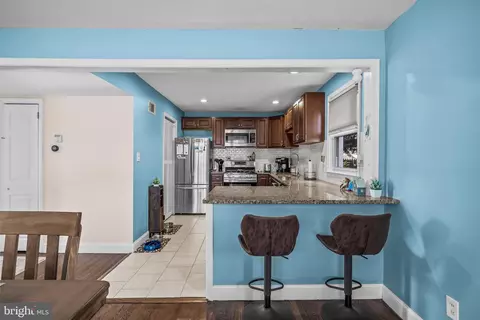 Entry Way - 2 Gainor Ave, Maple Shade, NJ 08052 photo 2 of 4