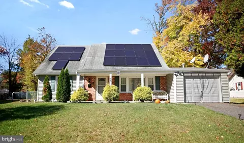 30 Newport Ln, Willingboro, NJ 08046