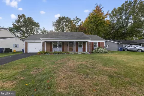 21 Glover Ln, Willingboro, NJ 08046