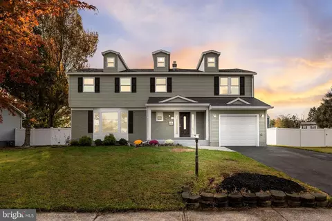 Exterior - 208 Regency Rd, Beverly, NJ 08010 photo 4 of 4