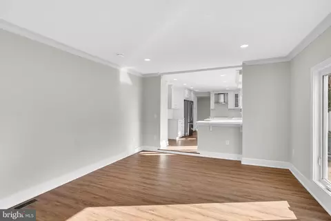 Living - 208 Regency Rd, Beverly, NJ 08010 photo 4 of 4