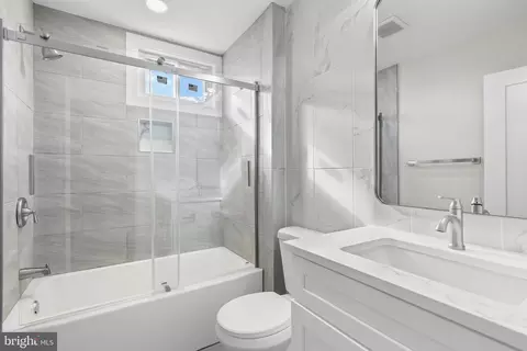 Bath - 208 Regency Rd, Beverly, NJ 08010 photo 3 of 3