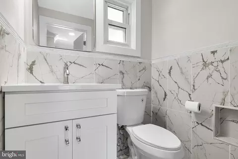 Bath - 208 Regency Rd, Beverly, NJ 08010 photo 1 of 3