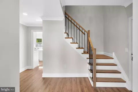 Entry Way - 208 Regency Rd, Beverly, NJ 08010 photo 1 of 4