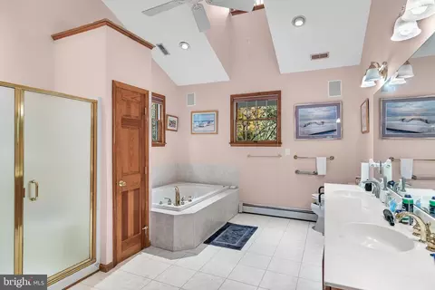 Bath - 73 Flyatt Rd, Shamong, NJ 08088 photo 1 of 5