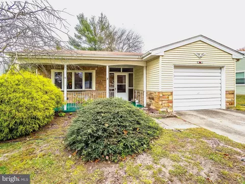 64 Huntington Dr, Southampton, NJ 08088