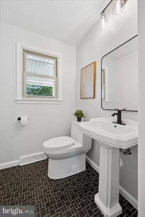 Bath - 116 Wayne Dr, Cinnaminson, NJ 08077 photo 2 of 5