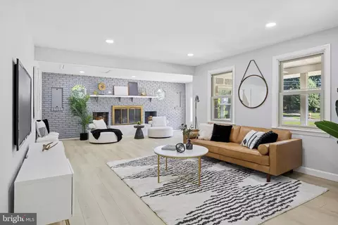 Living - 116 Wayne Dr, Cinnaminson, NJ 08077 photo 2 of 5