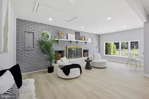 Living - 116 Wayne Dr, Cinnaminson, NJ 08077 photo 3 of 5