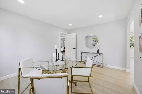 Dining - 116 Wayne Dr, Cinnaminson, NJ 08077 photo 3 of 3