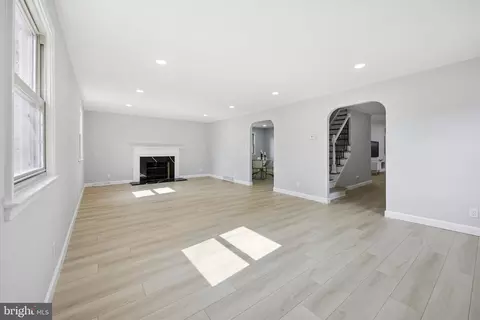 Living - 116 Wayne Dr, Cinnaminson, NJ 08077 photo 4 of 5