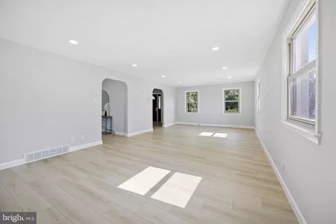 Living - 116 Wayne Dr, Cinnaminson, NJ 08077 photo 5 of 5