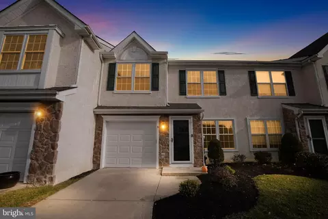 6 Leighton Dr, Mount Laurel, NJ 08054