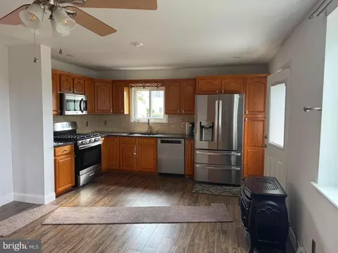 702 E Main St, Maple Shade, NJ 08052 photo 9