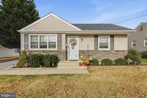 19 Farnsworth Ave, Maple Shade, NJ 08052