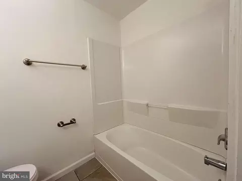 Bath - 213 Oak Ln, Tabernacle, NJ 08088 photo 2 of 4