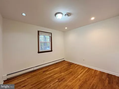 Bedroom - 213 Oak Ln, Tabernacle, NJ 08088 photo 4 of 7