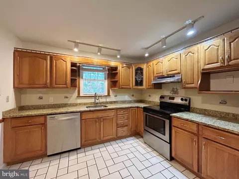 Kitchen - 213 Oak Ln, Tabernacle, NJ 08088 photo 3 of 4