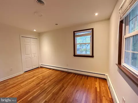 Bedroom - 213 Oak Ln, Tabernacle, NJ 08088 photo 3 of 7