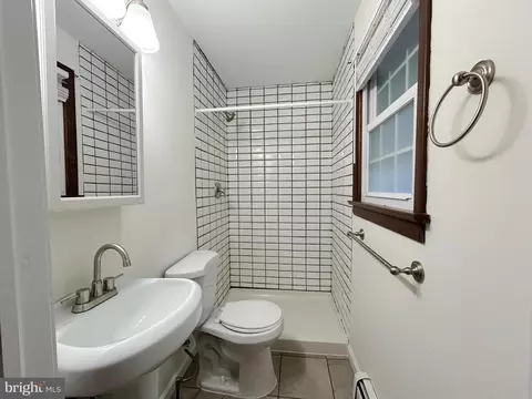 Bath - 213 Oak Ln, Tabernacle, NJ 08088 photo 3 of 4