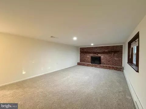 Living - 213 Oak Ln, Tabernacle, NJ 08088 photo 8 of 9