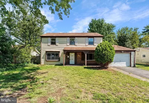 10 Shelbourne Ln, Willingboro, NJ 08046