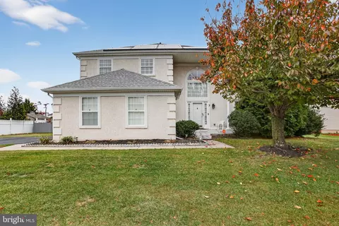 3 Horseshoe Dr, Burlington, NJ 08016
