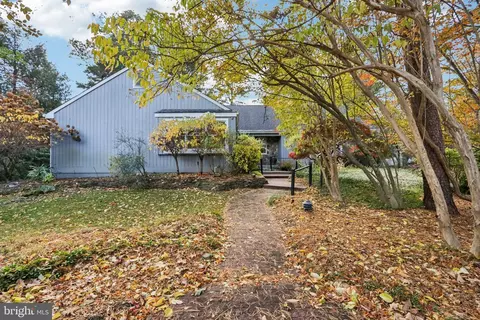 122 Deerfield Ave, Marlton, NJ 08053
