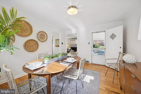 Dining - 702 Cedar St, Riverton, NJ 08077 photo 3 of 3