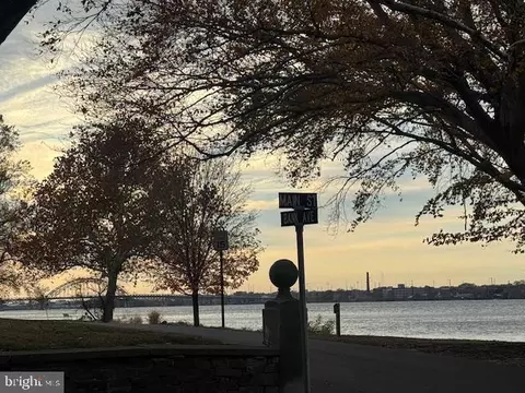 View/Area - 702 Cedar St, Riverton, NJ 08077 photo 1 of 1