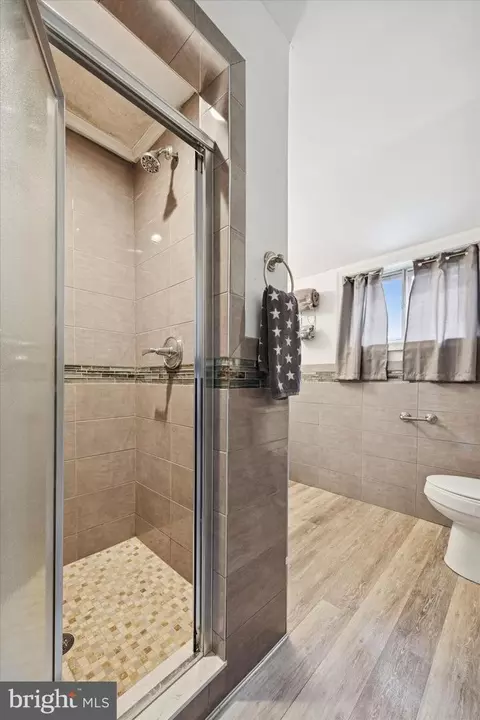 Bath - 702 Cedar St, Riverton, NJ 08077 photo 2 of 3