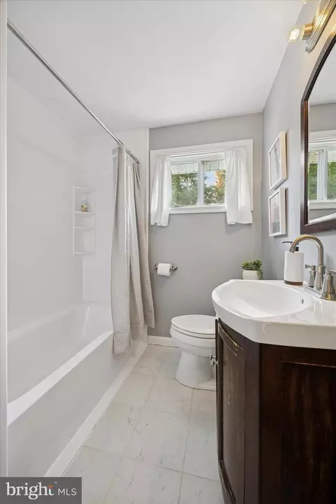 Bath - 702 Cedar St, Riverton, NJ 08077 photo 1 of 3
