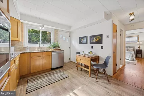 Entry Way - 702 Cedar St, Riverton, NJ 08077 photo 1 of 1