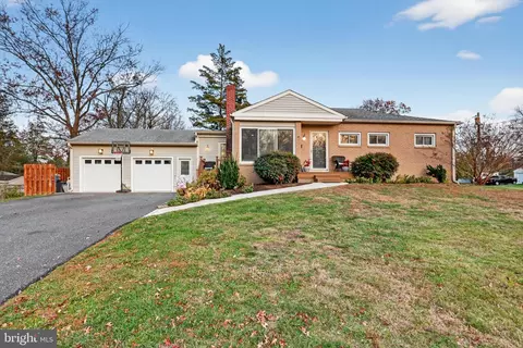 709 Manor Ter, Moorestown, NJ 08057