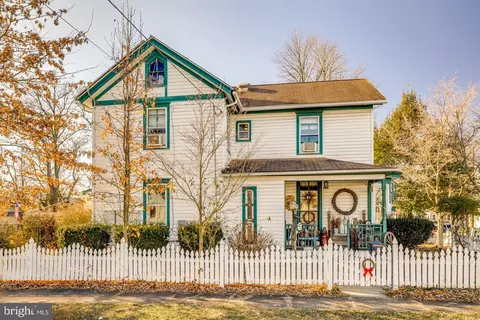 635 Laurel St, Delanco, NJ 08075
