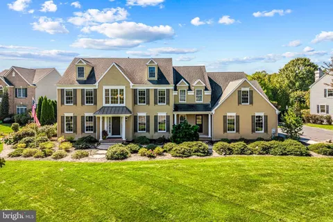 7 White Tail Ct, Moorestown, NJ 08057