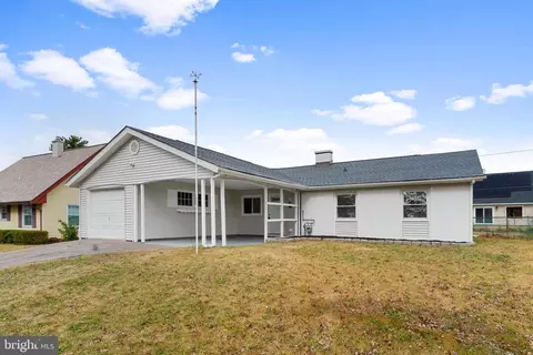 39 Babbitt Ln, Willingboro, NJ 08046