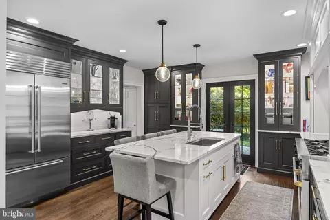 863 Golf View Rd, Moorestown, NJ 08057