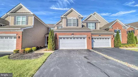 158 Sarazen Dr, Moorestown, NJ 08057