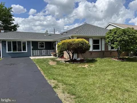 67 Medford Ln, Willingboro, NJ 08046