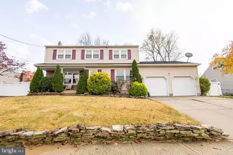33 Kingsbridge Dr, Burlington, NJ 08016