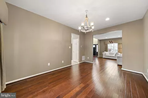 Entry Way - 2 Watson Dr, Mount Laurel, NJ 08054 photo 2 of 5