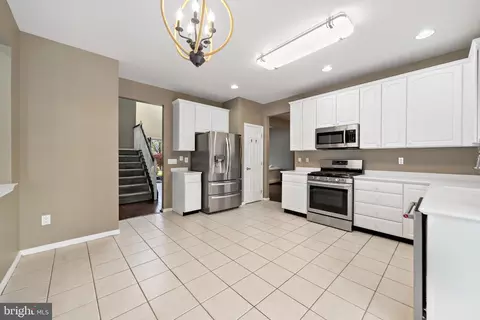Entry Way - 2 Watson Dr, Mount Laurel, NJ 08054 photo 3 of 5