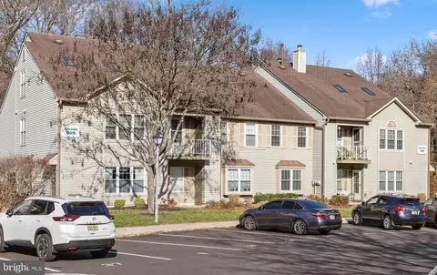 302 B Harwood Ct, Mount Laurel, NJ 08054
