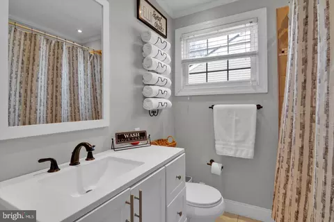 Bath - 306 E Rudderow Ave, Maple Shade, NJ 08052 photo 3 of 6