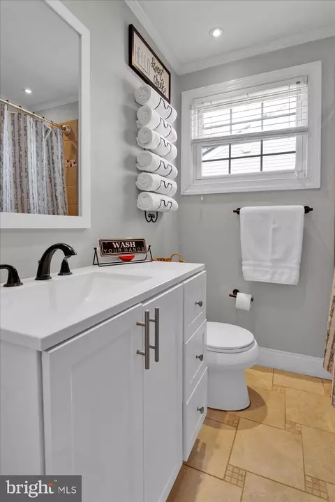 Bath - 306 E Rudderow Ave, Maple Shade, NJ 08052 photo 4 of 6