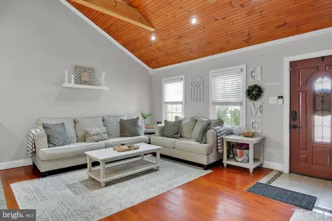 Entry Way - 306 E Rudderow Ave, Maple Shade, NJ 08052 photo 4 of 7