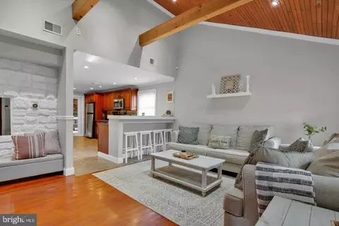 Entry Way - 306 E Rudderow Ave, Maple Shade, NJ 08052 photo 5 of 7