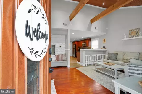 Entry Way - 306 E Rudderow Ave, Maple Shade, NJ 08052 photo 1 of 7